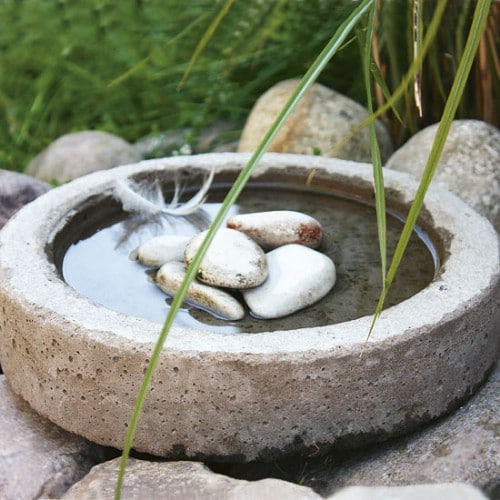 Quick And Simple DIY Concrete Bird Bath