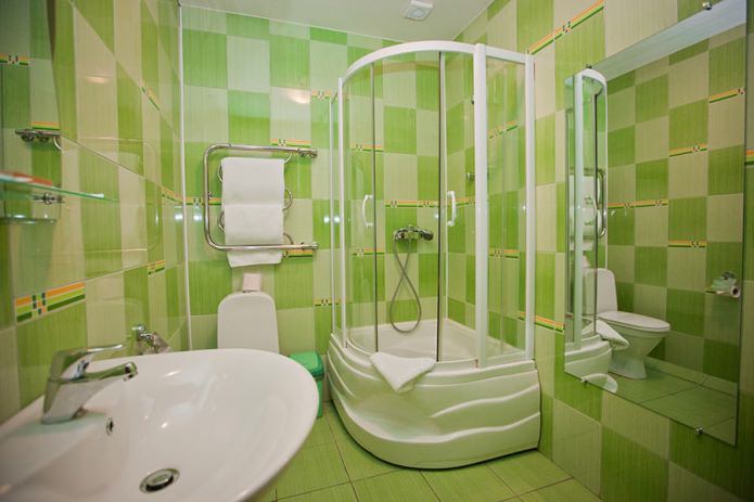 ванная в зеленых тонах
