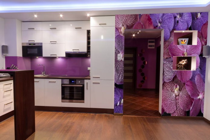 фиолетовые самоклеящиеся обои вместо фартука на кухне