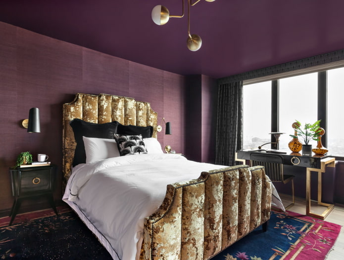 фиолетовое натяжное полотно из сатина в спальне