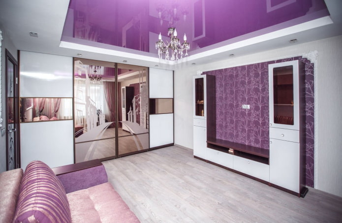 двухуровневый потолок фиолетового цвета в интерьере