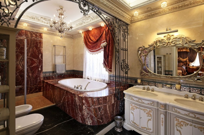зеркало в интерьере ванной в стиле барокко