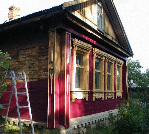 Как и чем покрасить деревянный дом