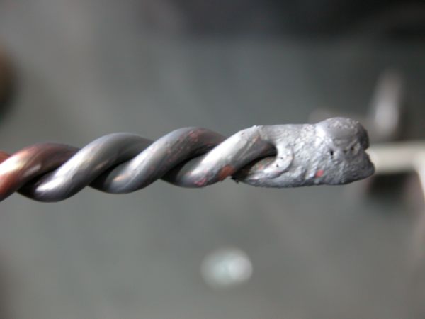ΠΊΠ°ΠΊ ΡΠ΄Π΅Π»Π°ΡΡ ΡΠΊΡΡΡΠΊΡ ΠΏΡΠΎΠ²ΠΎΠ΄ΠΎΠ² Π² ΡΠ°ΡΠΏΡΠ΅Π΄Π΅Π»ΠΈΡΠ΅Π»ΡΠ½ΠΎΠΉ ΠΊΠΎΡΠΎΠ±ΠΊΠ΅