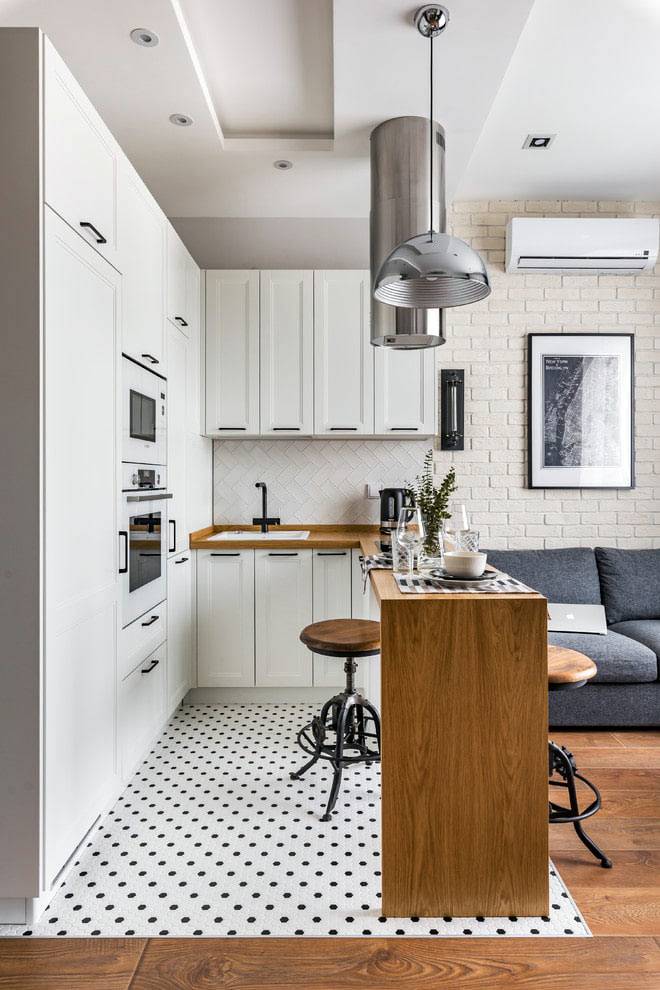 открытая маленькая кухня в однокомнатной квартире фото