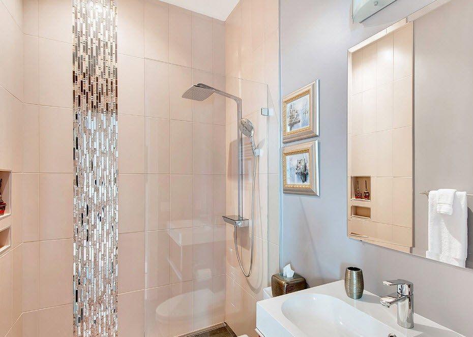 Многие предпочитают для отделки стен в ванной комнате выбирать зеркальную мозаику, поскольку она смотрится очень красиво и оригинально