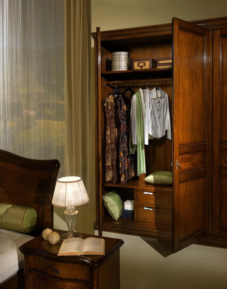 Деревянный платяной шкаф для одежды
