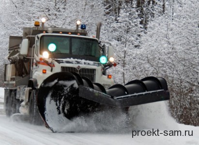 чистка снега трактором зимой