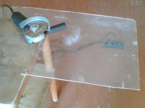 Можно ли резать плиткорезом стекло. Как нарезать стекло без стеклореза 01