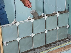 Installation of brick and glass glue