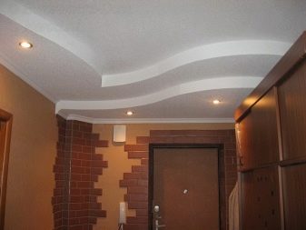 Дизайн потолка из гипсокартона в прихожей