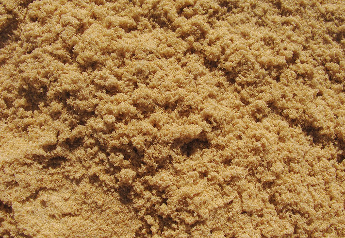 Свежий карьерный песок